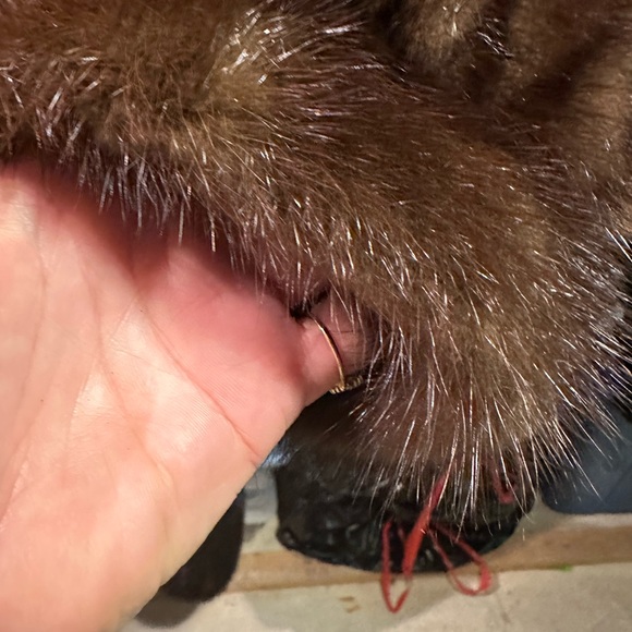 Pristine mink coat. Stored every year , Gorgeous style - Picture 4 of 6